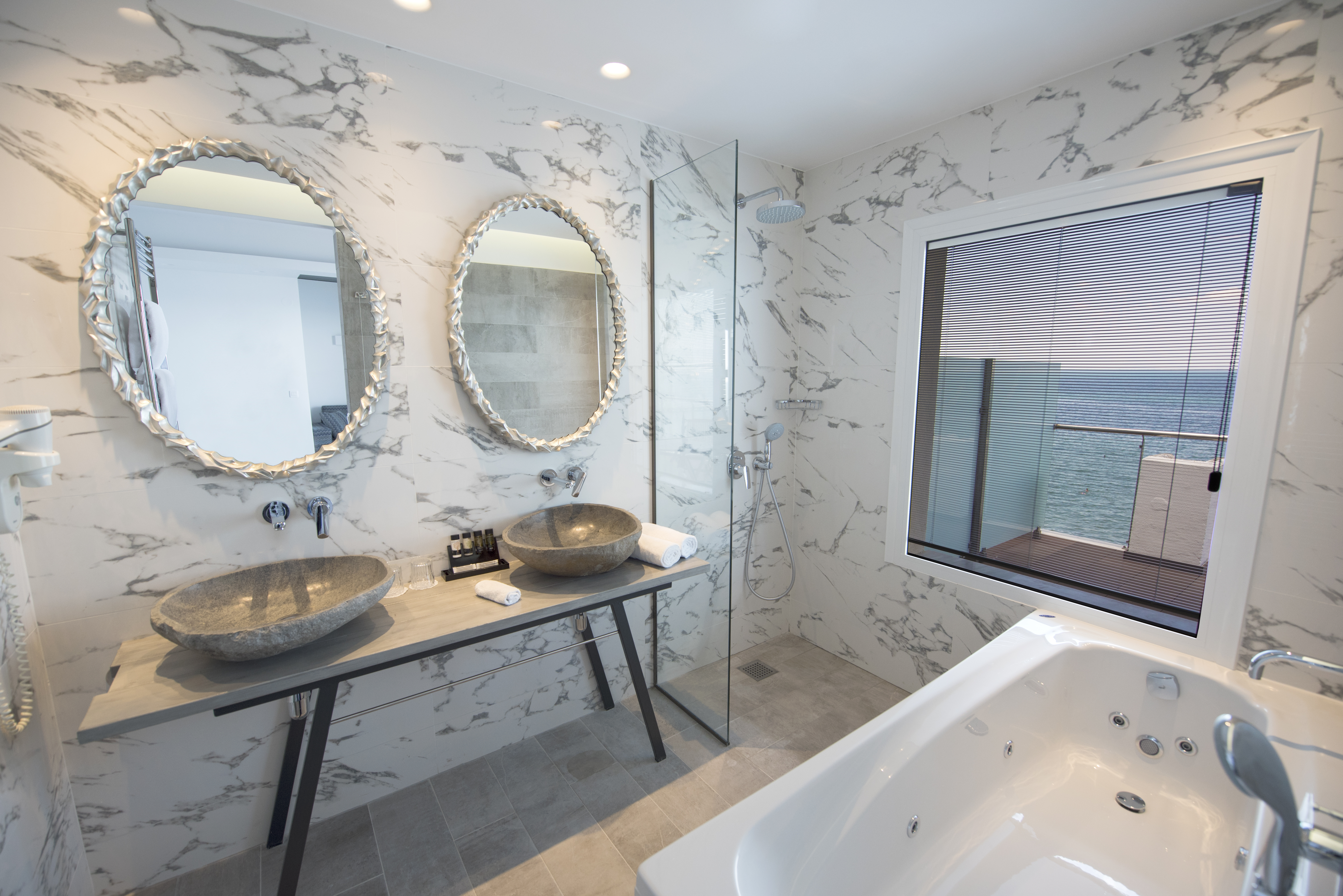 Aeolus suite panoramic sea view